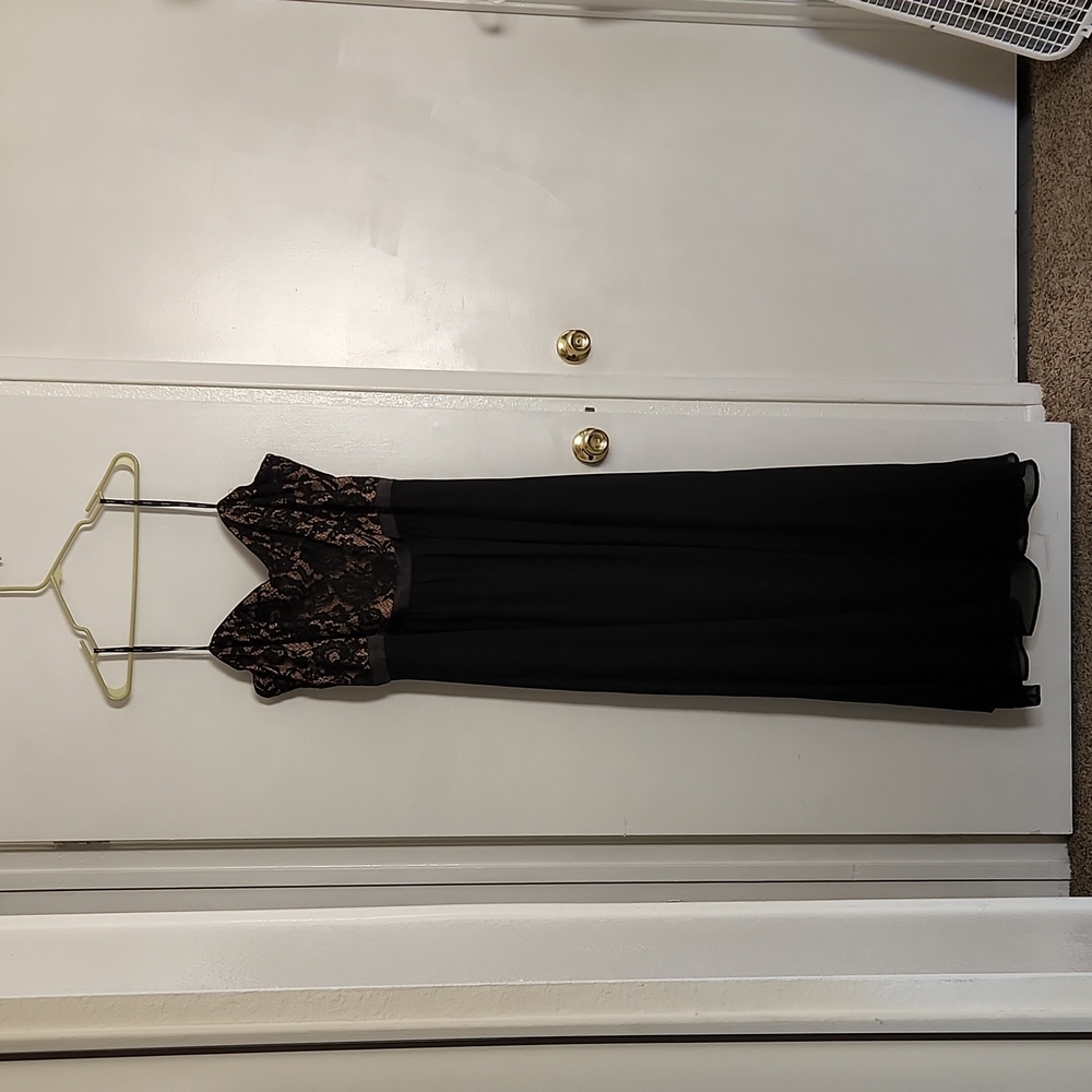 City Chic Romantic Black Lace Top Flowy Bottom Long Formal Dress Size XL/22W